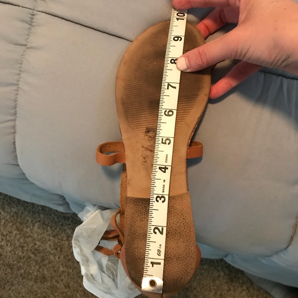 HP!! Light brown/tan gladiator sandals - Picture 4 of 5